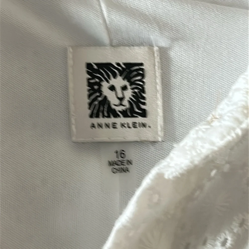 Anne Klein White Sleeveless Midi Dress with Notched Collar - Picture 3 of 7